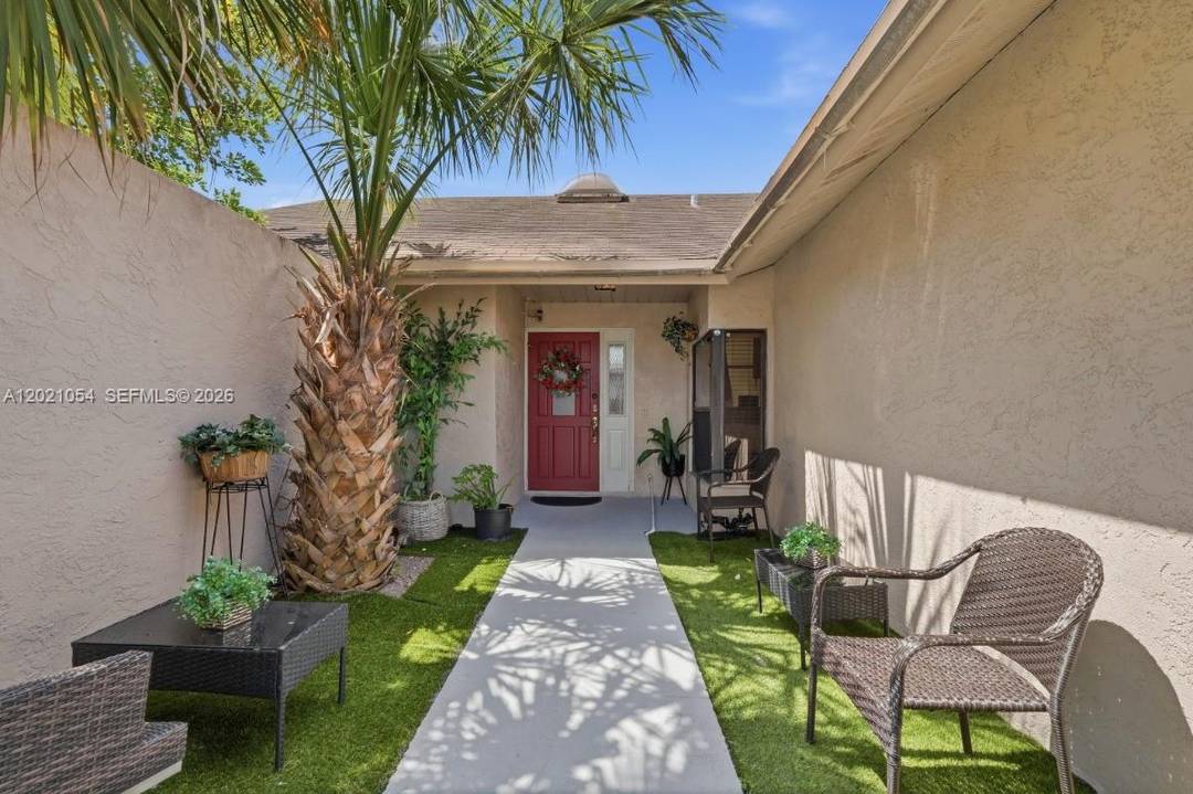 Spacious 3 Bedroom 2 bath house with pool located in The Villages of Hillsboro in Deerfield Beach !
