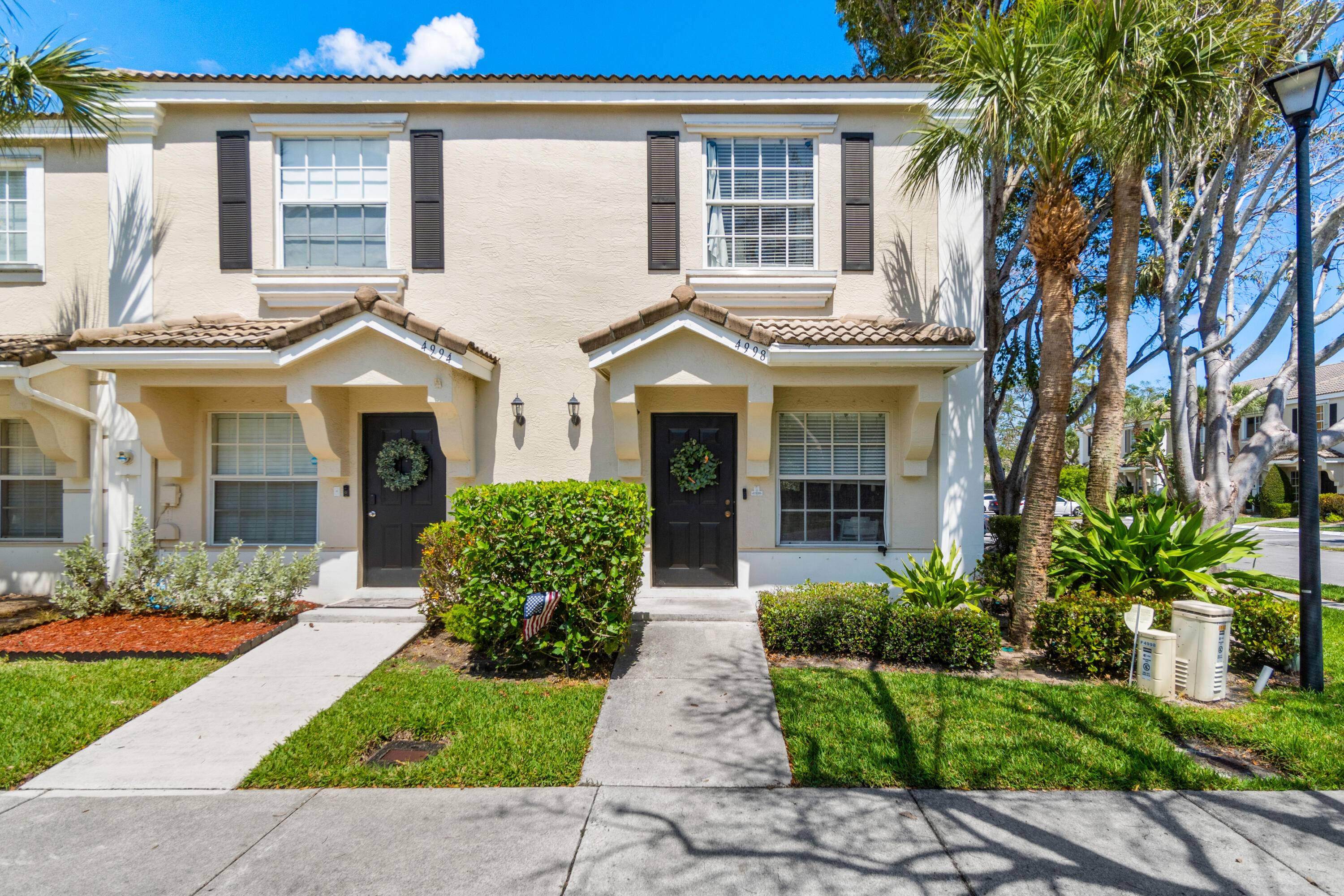 Coveted end unit in Jonathan's Cove.