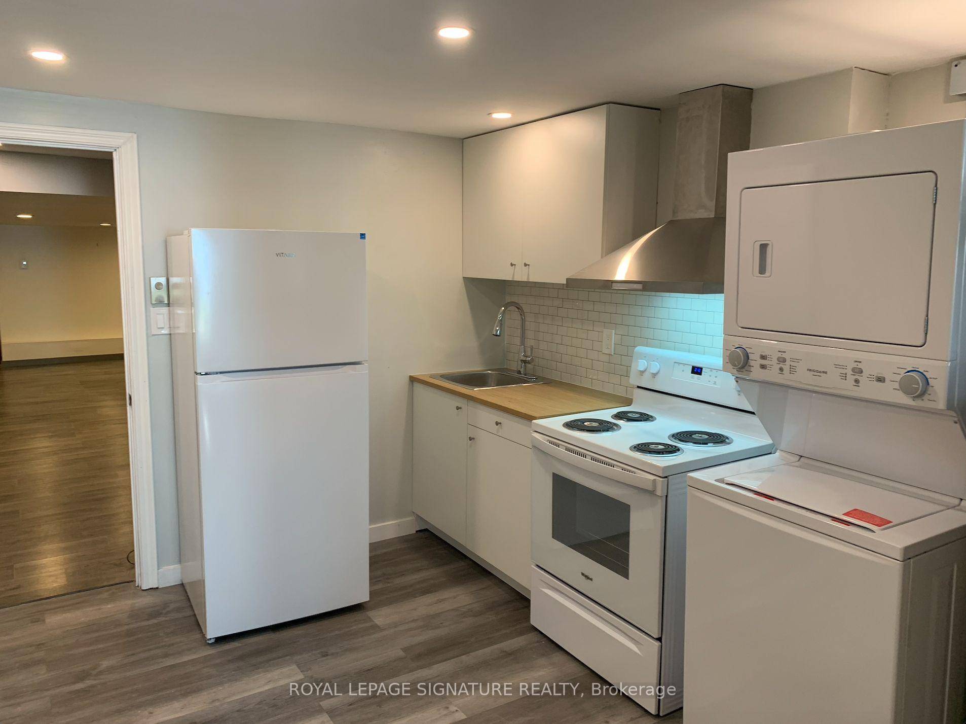 This charming, all inclusive 600 square foot apartment offer a prime leasing opportunity in the sought after Corso Italia Davenport neighborhood.