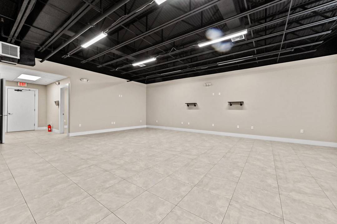 Discover the ultimate flexible headquarters at 4050 Westgate Ave, Units 106 108, a premier commercial destination in West Palm Beach.