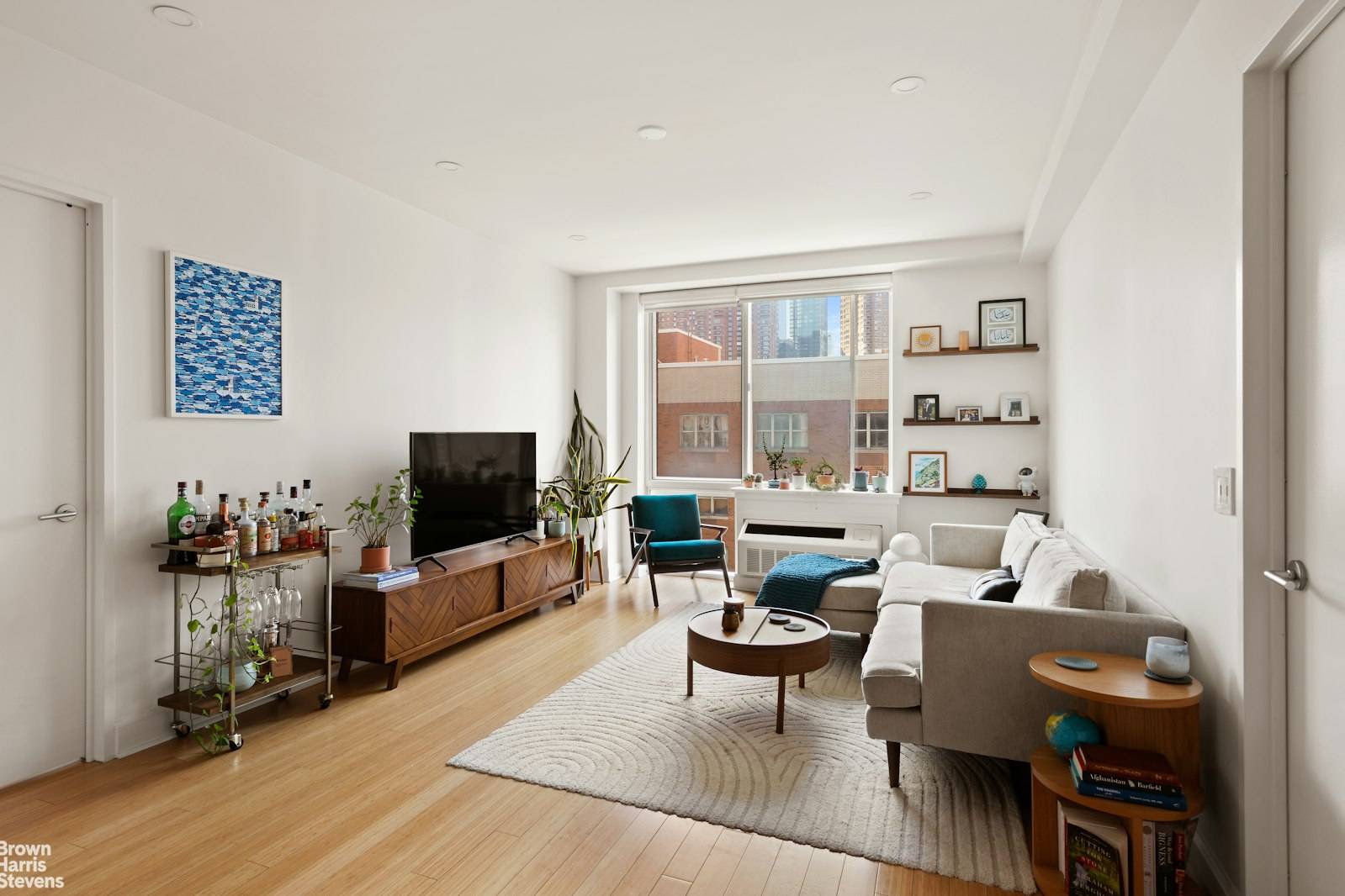 Duplex Penthouse with Private Terrace Welcome to this sun drenched, south facing 2 bedroom, 2 bathroom duplex penthouse, highlighted by a private 425 sq ft roof terrace with open City ...