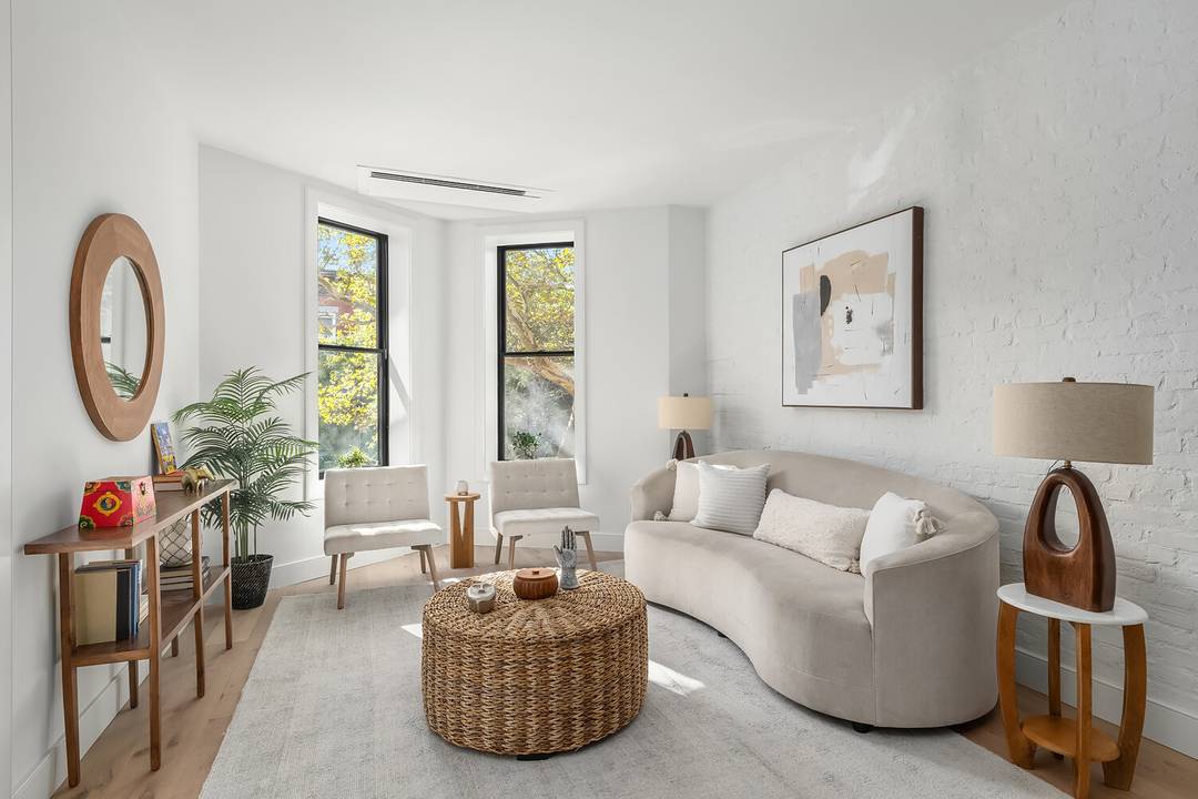 Experience the essence of refined Brooklyn living at 665 DeGraw Street, a boutique condominium located on one of Park Slope's most beautiful blocks.