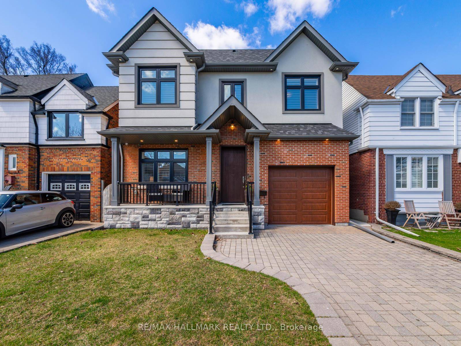 Steps from Blantyre Park and just around the corner from Blantyre PS awaits 14 Elmview Drive a custom home built for the current owners by Elite Construction, situated on the ...