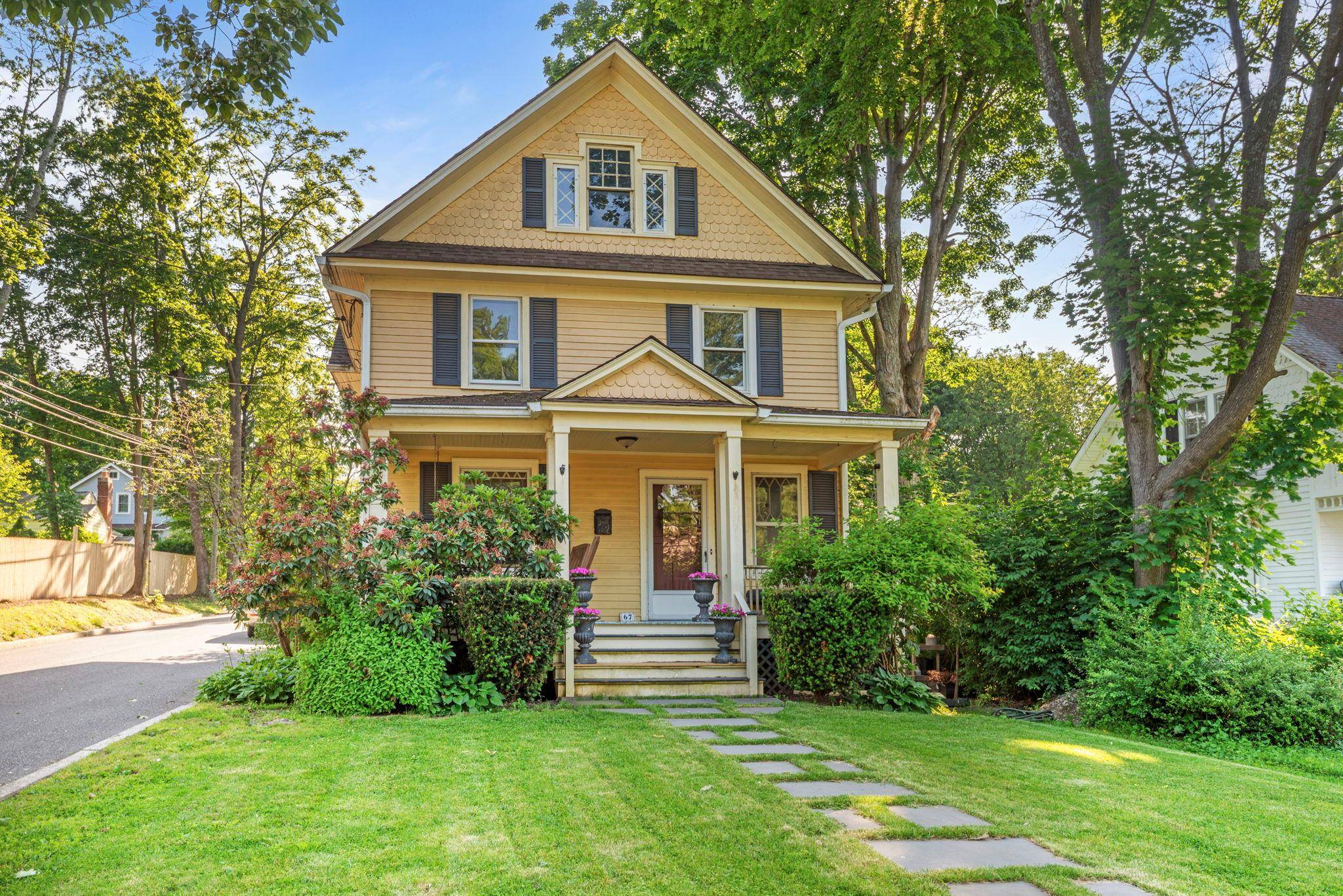 Fabulous amp ; Charming 1880'S 9 Rm, 4 Br Colonial Located 2 Blocks North Of Huntington Village.