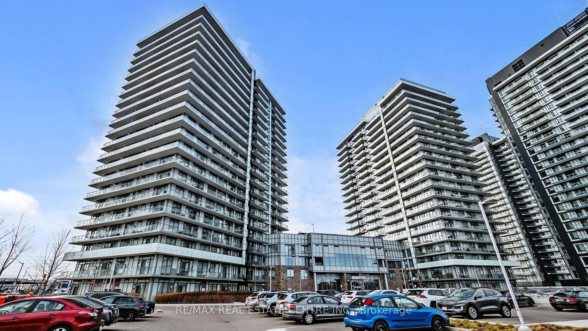 Luxurious Condo Offering an Exquisite Living Experience Welcome to this stunning condominium designed for comfort, style, and functionality.