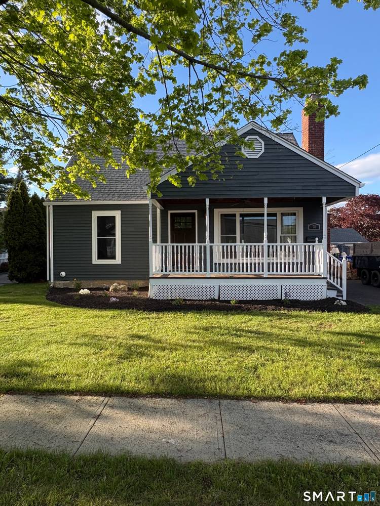 Beautiful Location ! Water views, and a very quick walk to Short Beach Park !