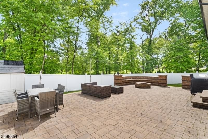 Beautiful home immaculately kept, ready to move in, located on a dead end street, 2 car garages, spacious bedrooms with custom closets, master suite with large bathroom, 2 sinks, walk ...