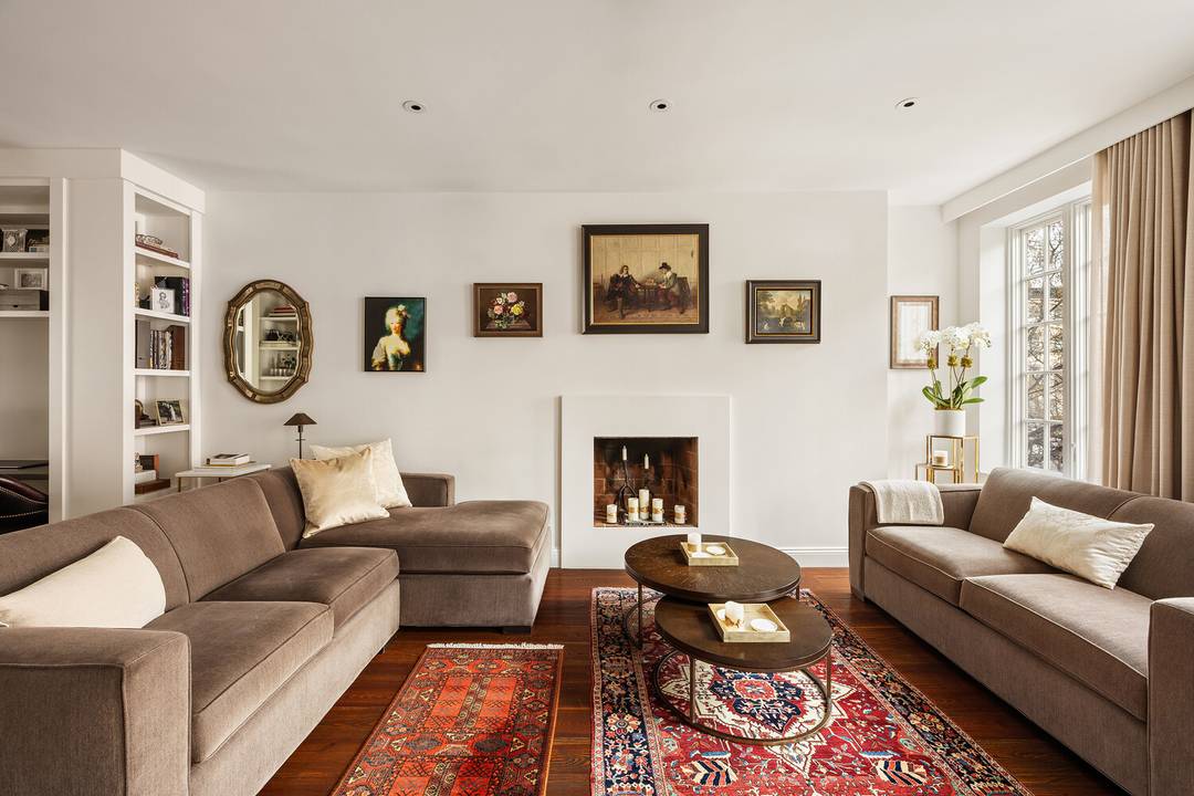 Classic Chelsea Townhouse Living, Thoughtfully Reimagined On one of Chelsea's most charming tree lined blocks, 362 West 19th Street offers the rare combination of classic New York townhouse character and ...