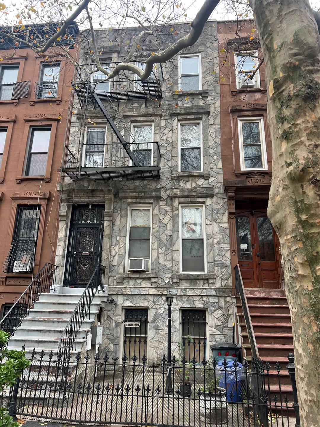 This four family investment property is perfect for an investor or an owner occupant looking to live in one unit and generate income from the other three.