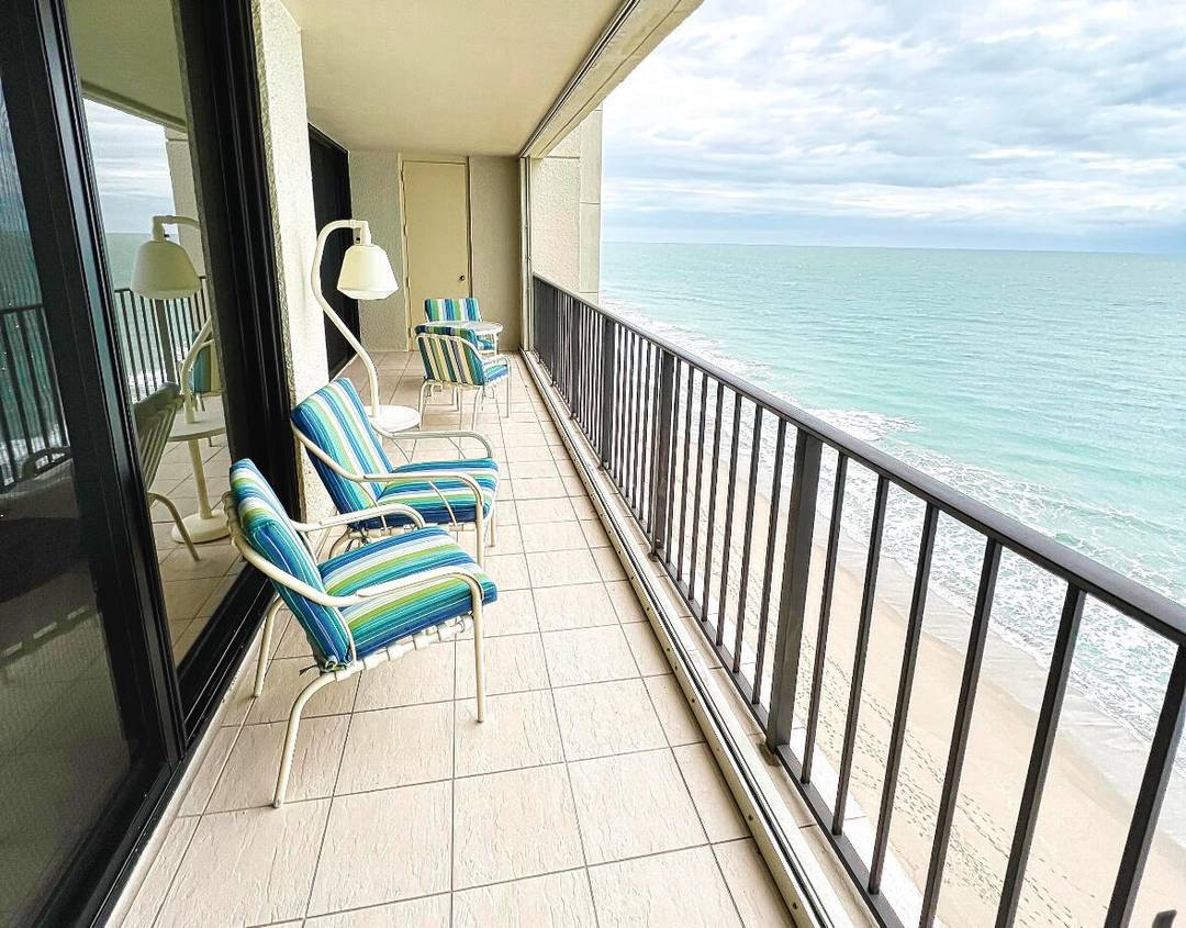 Come vacation at the highly desirable Admiral at Island Dunes.