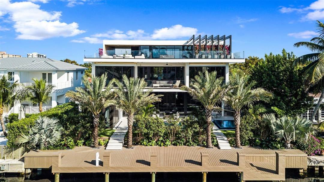 This expansive waterfront residence is located within the gated community of Keystone and offers approximately 6, 700 square feet under air and 12, 800 square feet total.