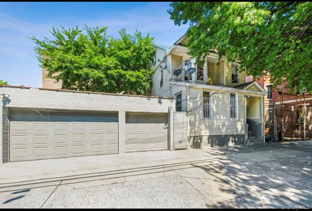 Excellent condition 2 Family for sale in the desire area of Kingsbridge Hight, 3 garages, and finished Basement plus 3 Bedrooms duplex over 1 Bedroom.