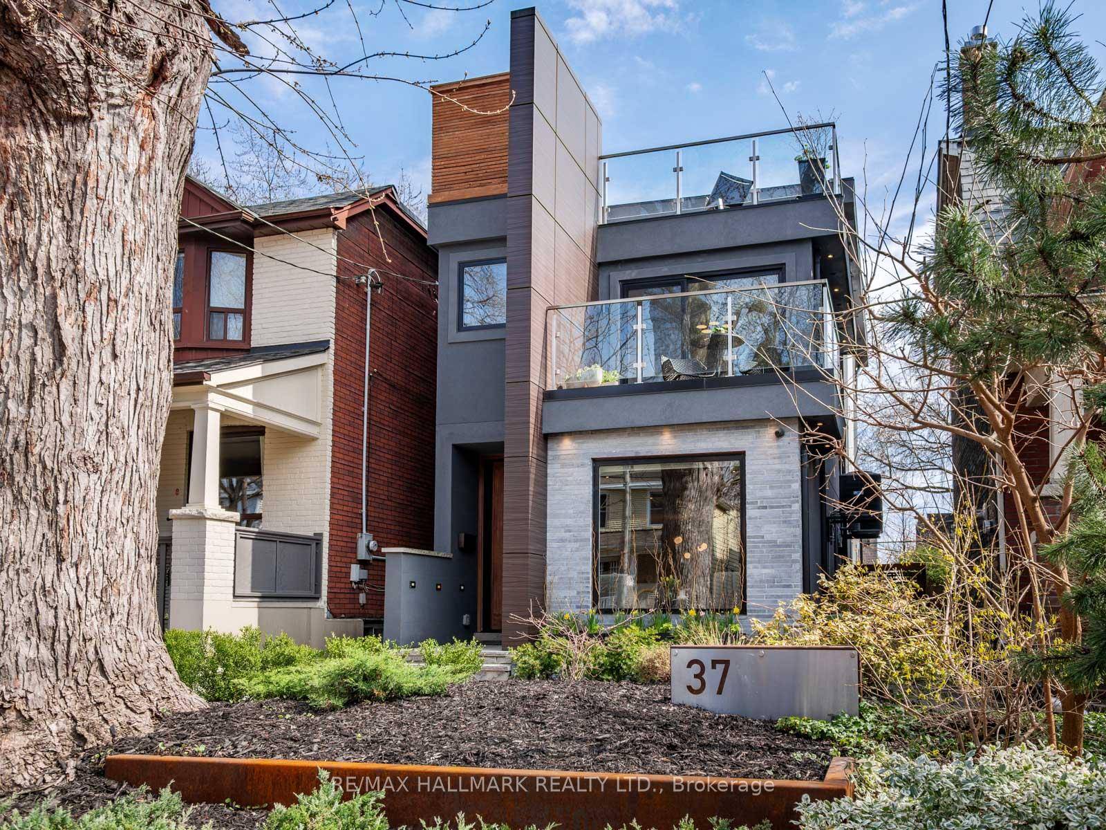 An architecturally refined residence nestled on one of Riverdale's most beloved tree lined streets and just steps from Withrow Park, this south facing stunner offers the perfect blend of modern ...