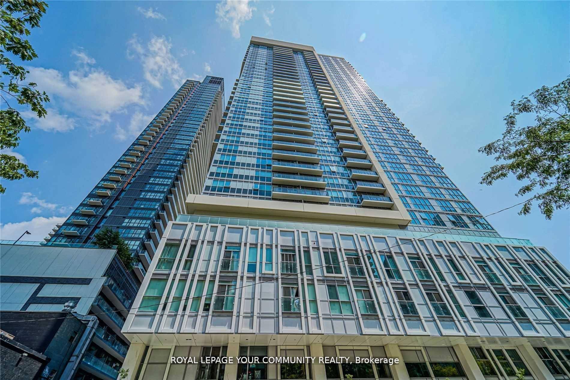 Stunning Furnished Penthouse with Breathtaking Views in the Heart of Downtown !