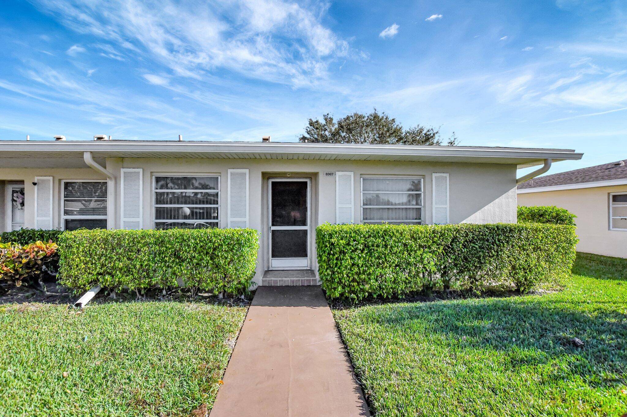 Charming and spacious 2 bedroom, 2 bath unit in the heart of Boca Raton.