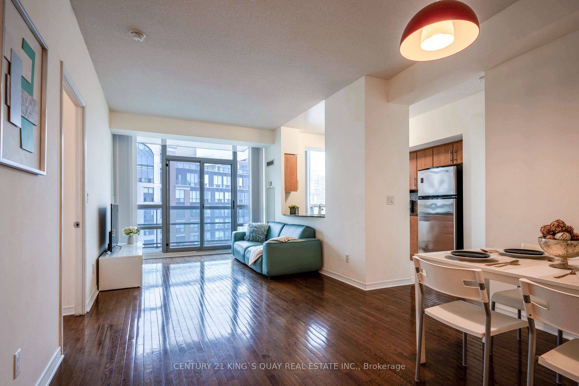 Luxury Resort Style Living In The Heart Of The City.