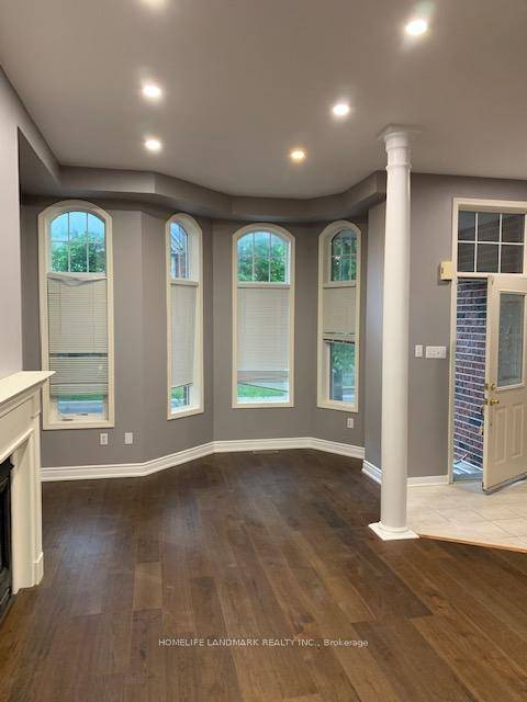 Gorgeous South Facing, Closet To 2000 Sqft Above Grade !