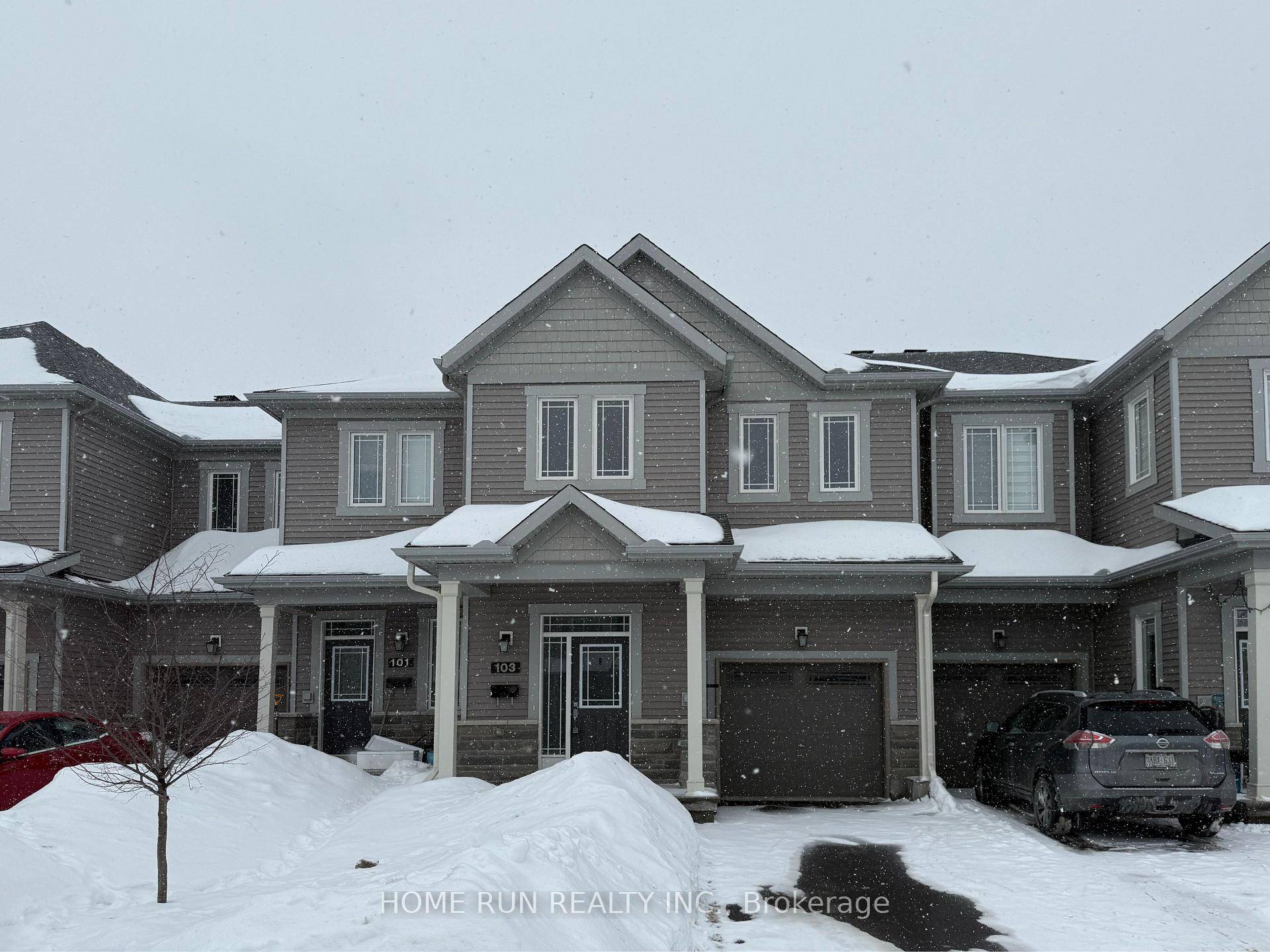Like brand new, Lovely 3 bedroom, 2.