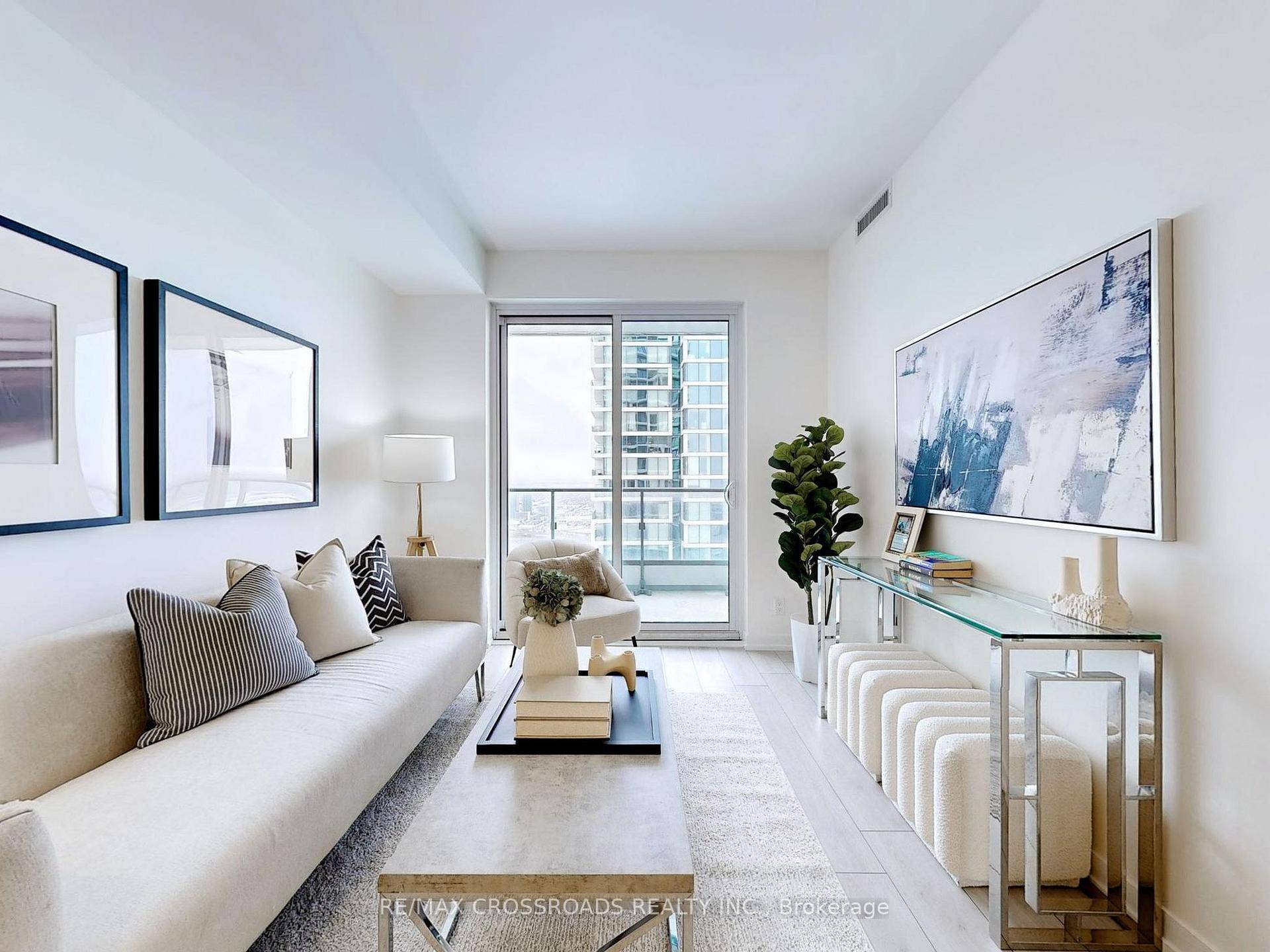 Step into luxury and convenience at this gorgeous Transit City Condo, situated in the heart of Vaughan Metropolitan Centre one of the GTA's most dynamic urban hubs.