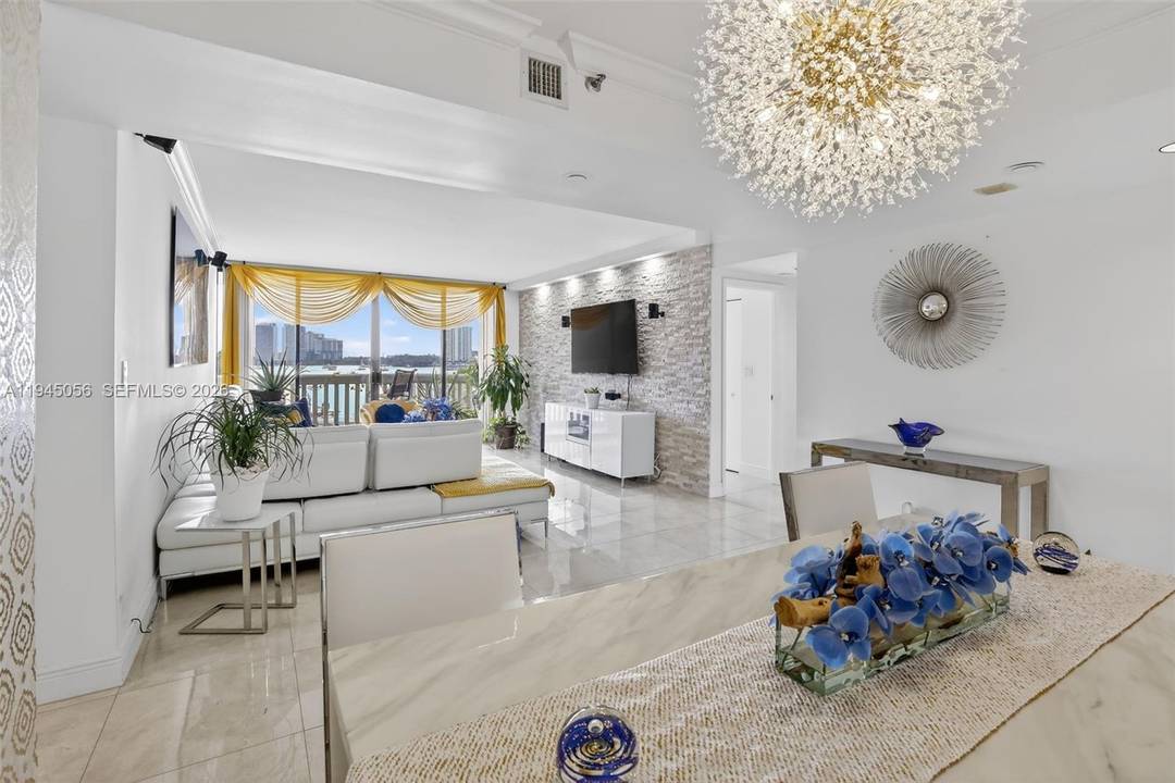 WOW ! ENTER THIS SPECTACULAR SPACIOUS RESIDENCE amp ; SEE BEAUTIFUL WATER VIEWS.