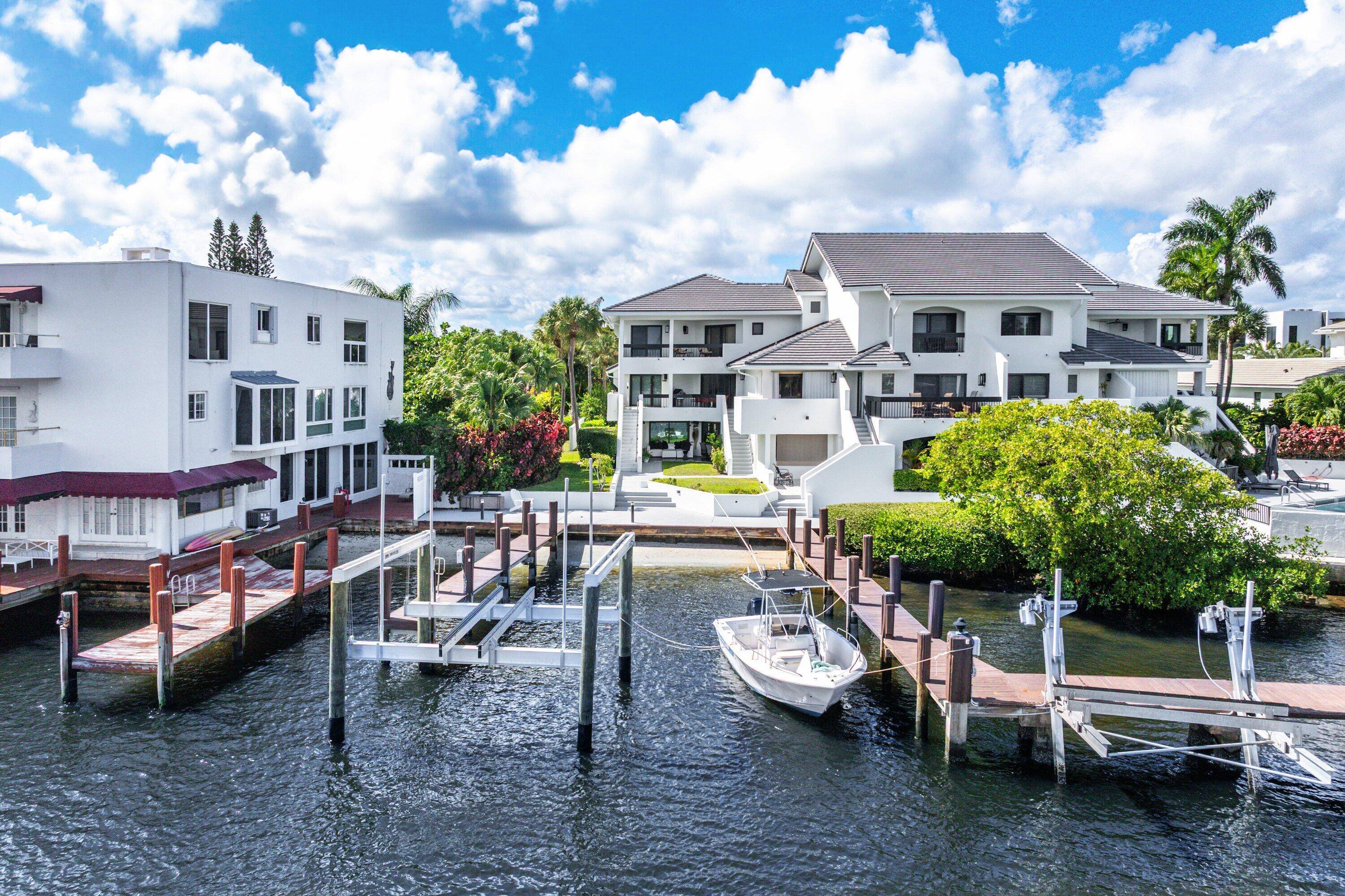 Waterfront Perfection with Deeded Dock Marina Del Rey, East Delray BeachExperience the ultimate in waterfront living from this exquisitely renovated, ground floor residence in the highly coveted Marina Del Rey ...