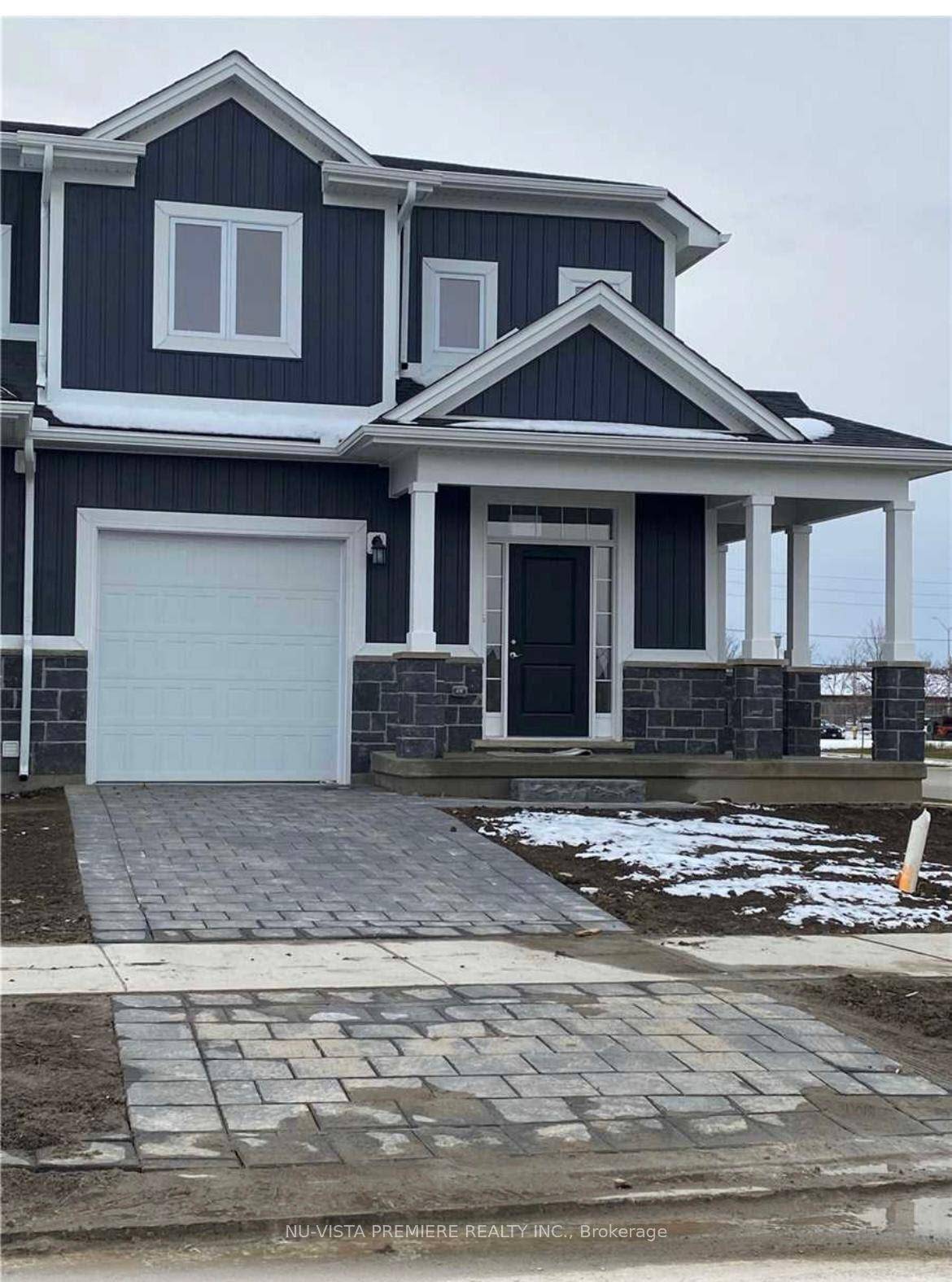 Bright amp ; Spacious 3 Bedroom Townhouse for Lease !