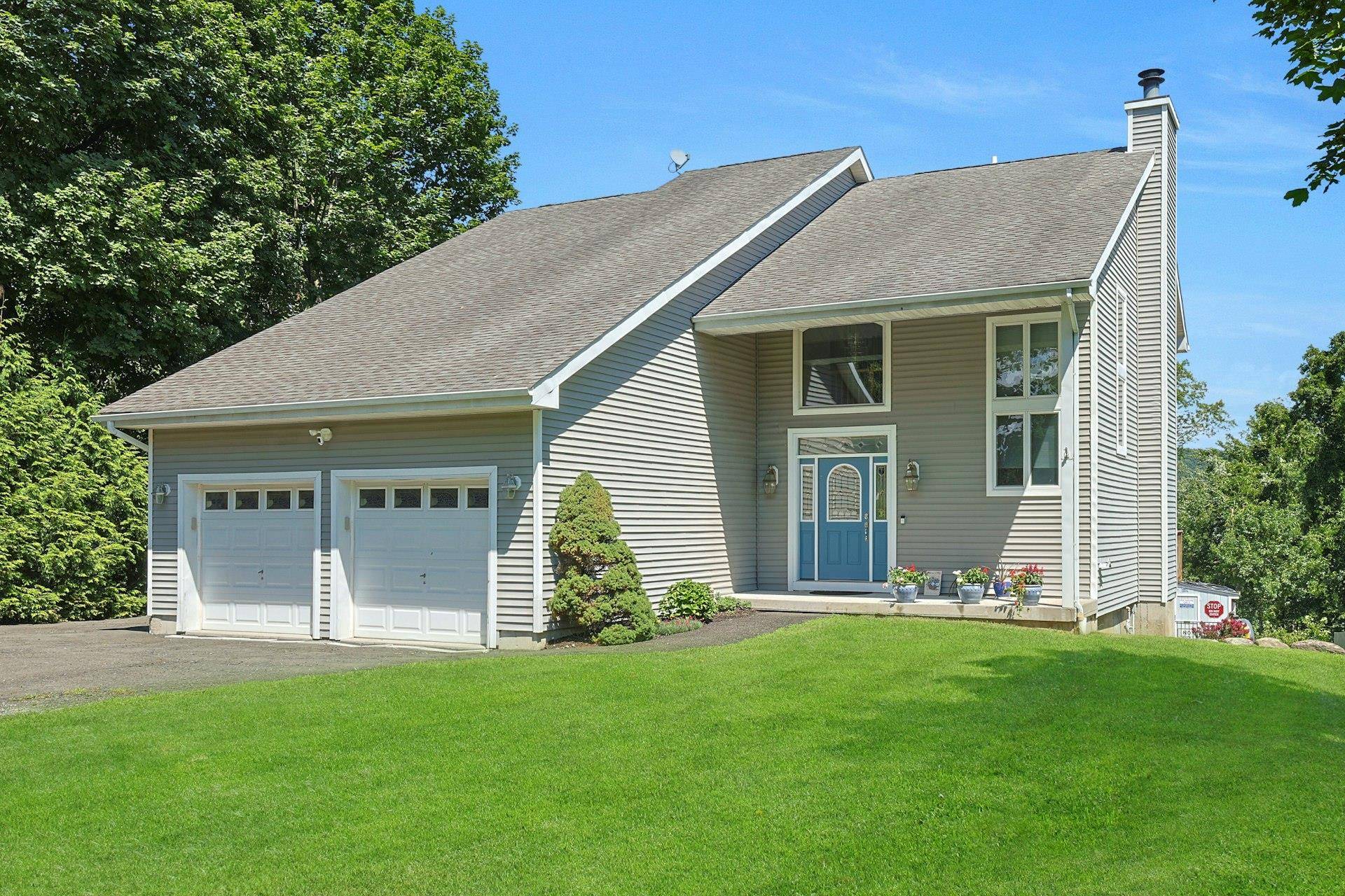 Clarkstown, NY HIDDEN TREASURE with BACKYARD PARADISE !