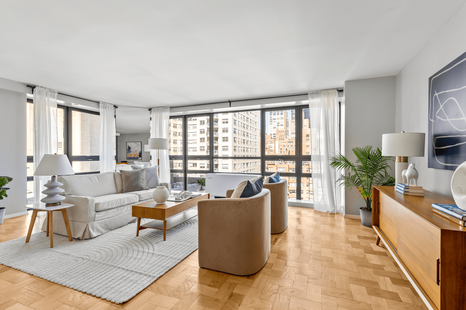 Back on the Market ! Welcome to Unit 14E at The St.