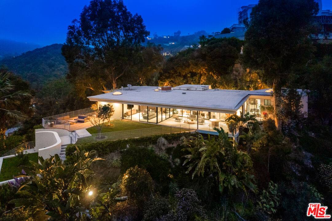 10556   Fontenelle Way 5BR Bel Air La