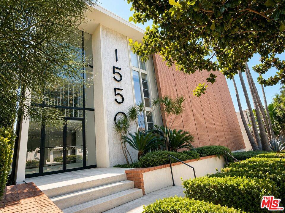 1550 N Laurel Ave 2BR Hollywood Hills East La