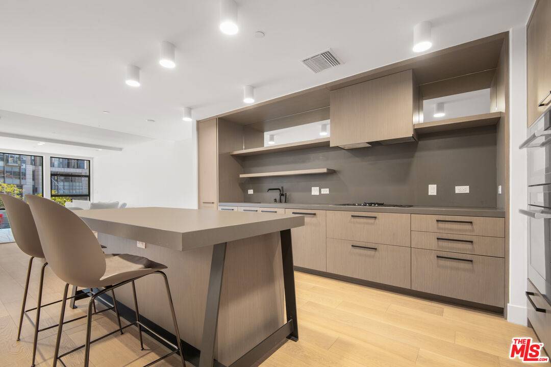 10777   Wilshire Blvd 1BR Westwood La