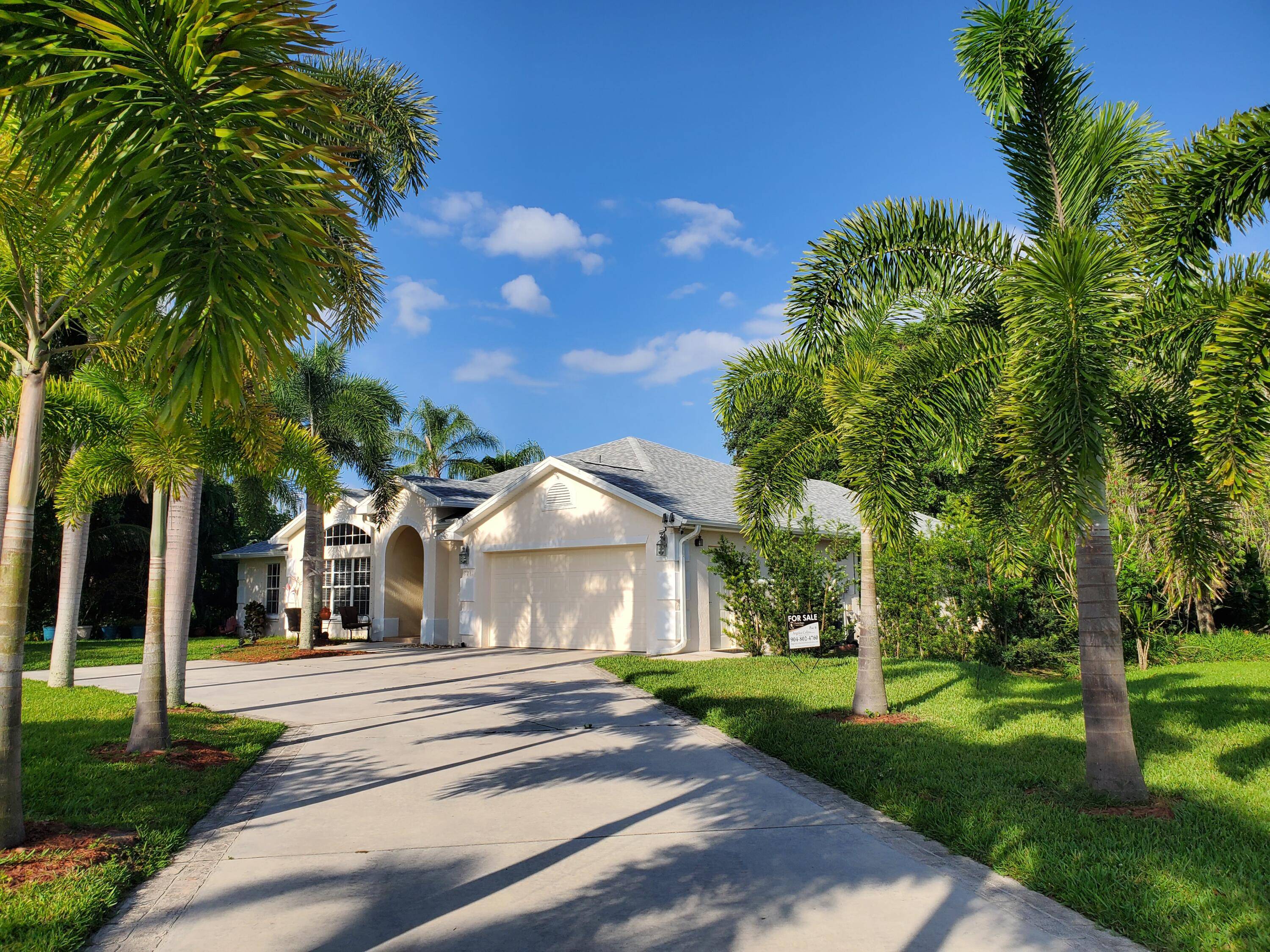 Welcome to our desirable, well established Oleander Pines community !