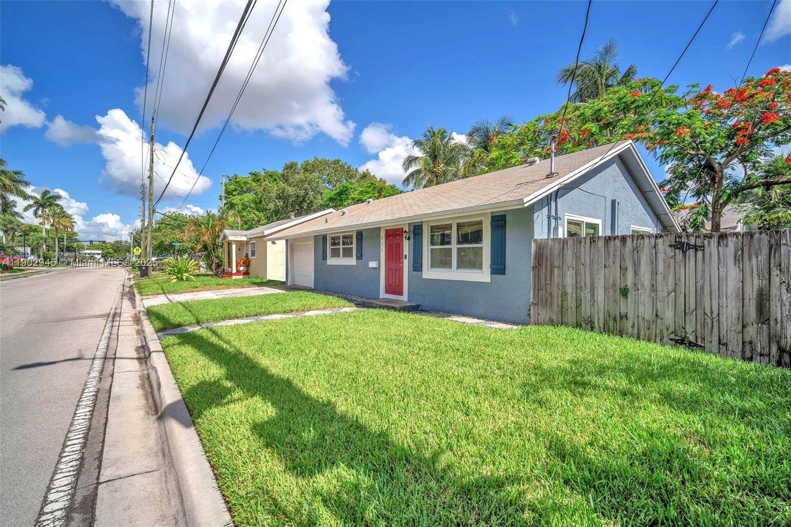 This centrally located Fort Lauderdale Gem is just 12 minutes from Fort Lauderdale Beach, 9 minutes to Las Olas, and 5 minutes to Wilton Manors.