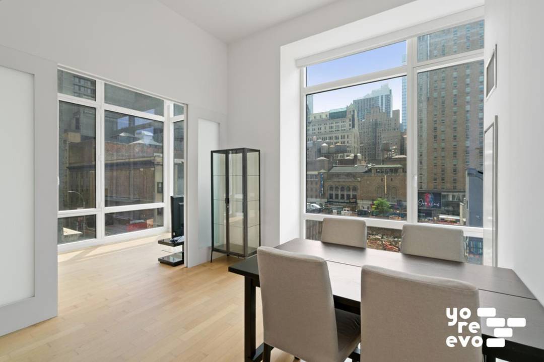 The Platinum 308 has it all two real bedrooms incredibly high ceilings just shy of 12', bright south facing exposure, floor to ceiling windows, two exposures, in unit W D ...