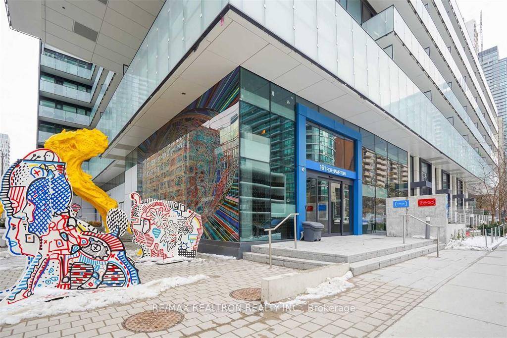 Gorgeous Brand New Condo Yonge Eglinton Very Rare 1 Den W 2 Full Bathrooms !