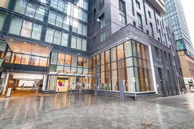 Penthouse Living in the Heart of Toronto !
