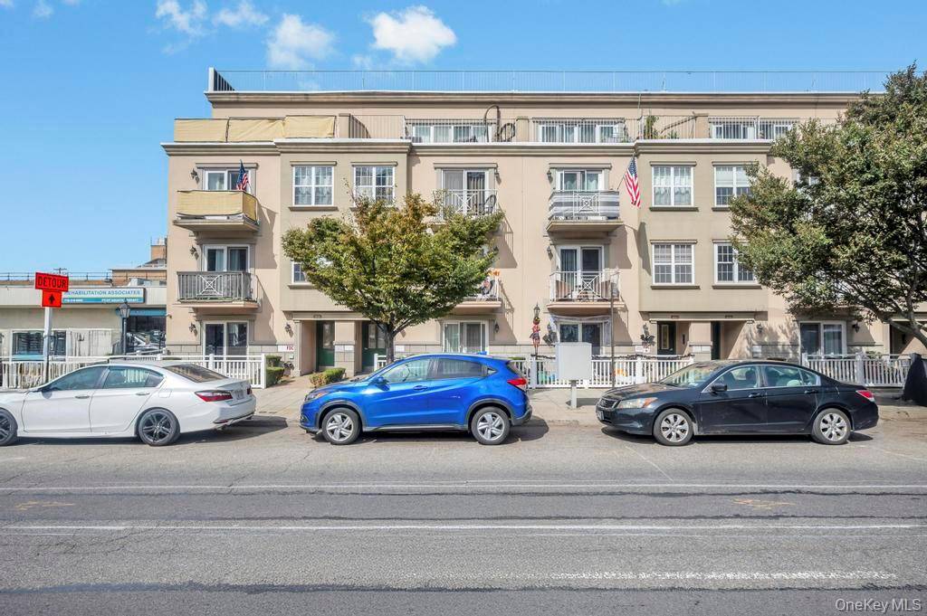 Gorgeous 3 bedrooms, 2 baths condo with a modern appliances, granite countertops, stainless steel appliances, and private balcony.