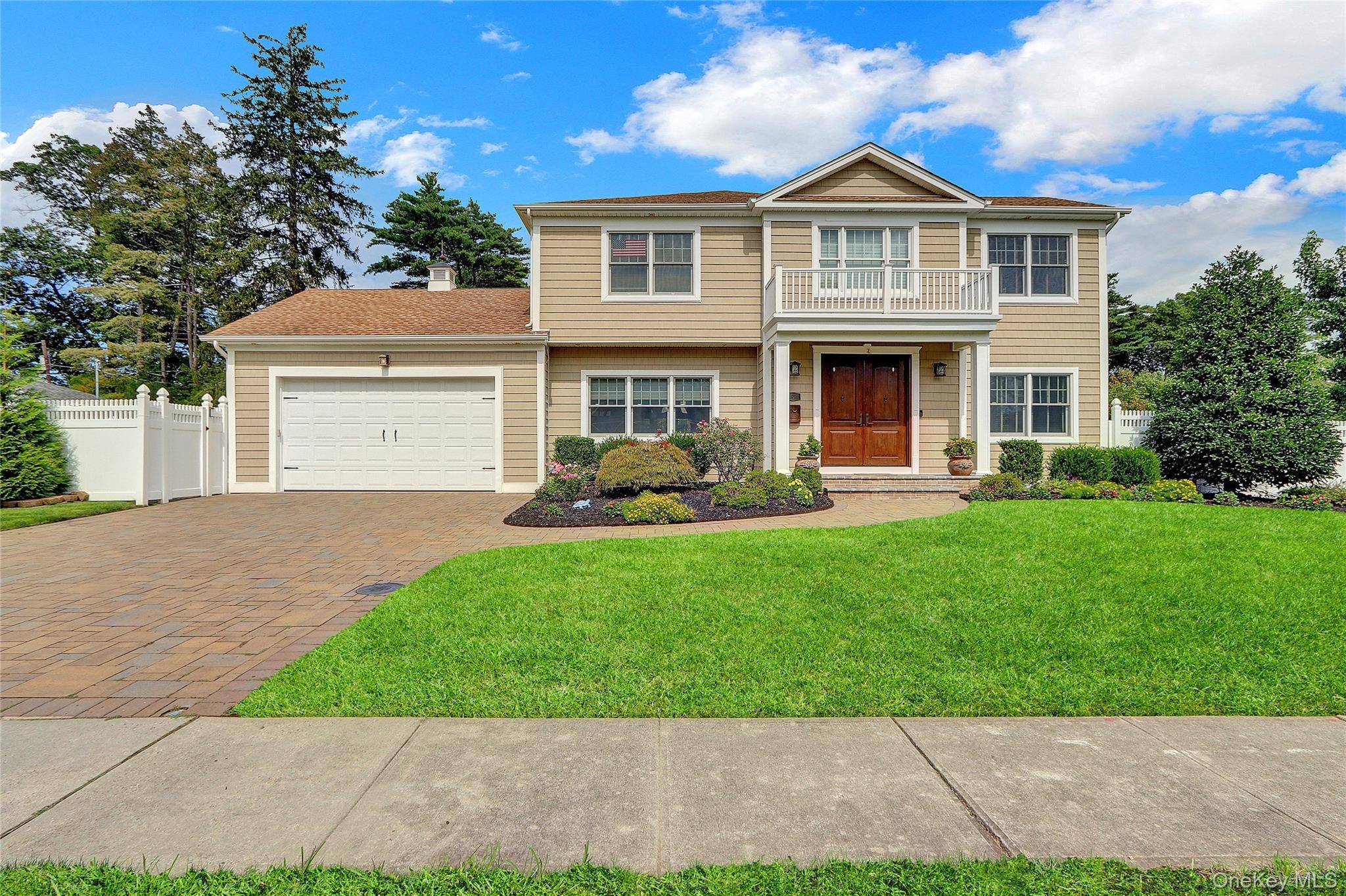 Welcome to this magnificently custom built majestic 5 BR 5 Bth 3843 sq feet colonial in the most desirable East Birchwood location of Jericho set on beautifully landscaped and paved ...