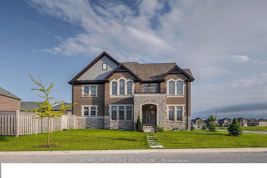 Welcome To Luxury And Comfort In The Heart Of Innisfil !