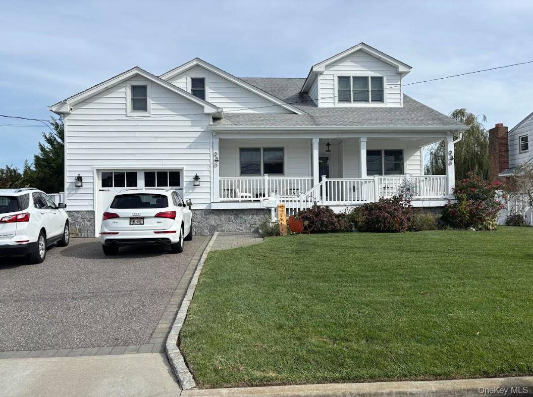 Nassau Shores Beauty 4 BR 3 Bath Colonial On Wide Canal Perfect Inside amp ; Out Pack Your Bags And Move Right In All Large Rooms Gourmet EIK, Living Room ...