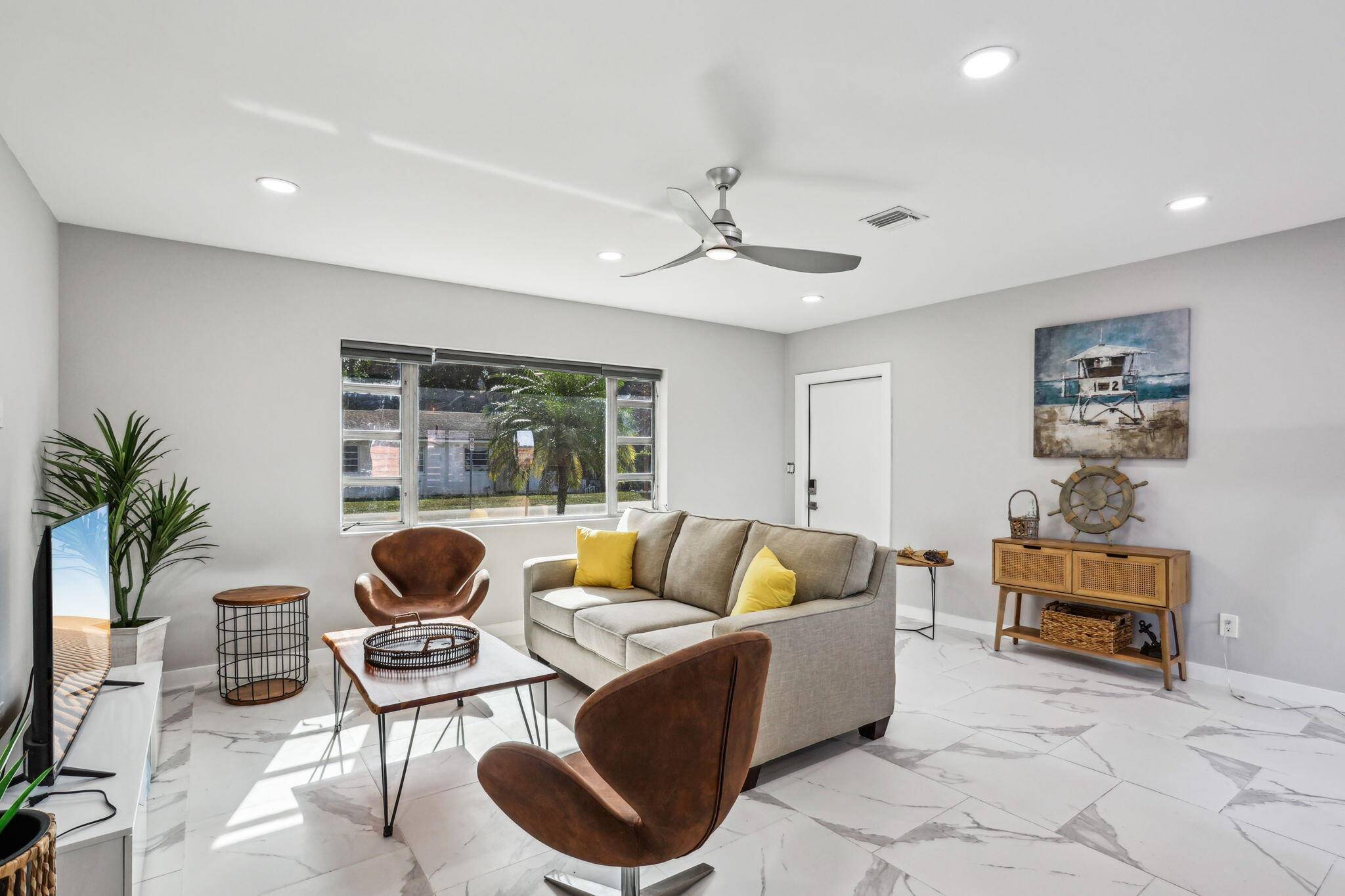 Fully renovated and beautifully 2 bed 1 bath unit in the Historic Delray Beach Marina District.