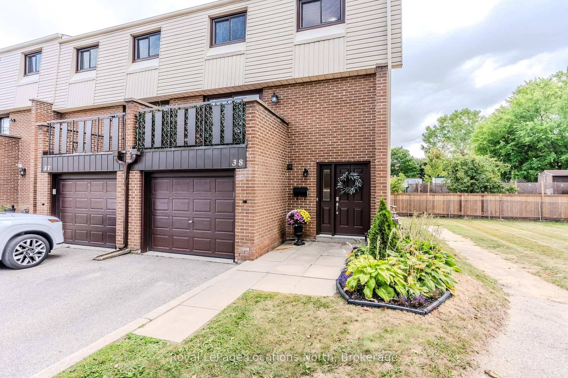 Looking for a spacious, modern rental in a prime location ?