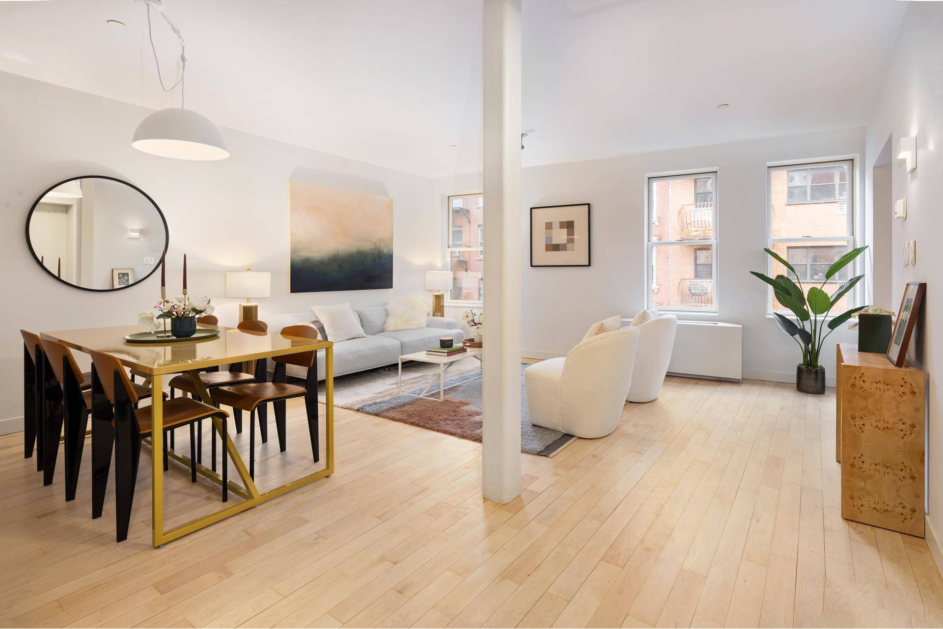 Bright, beautiful, spacious luxury residence in the boutique 176 Mulberry Street condominium, perfectly located in vibrant Little Italy !