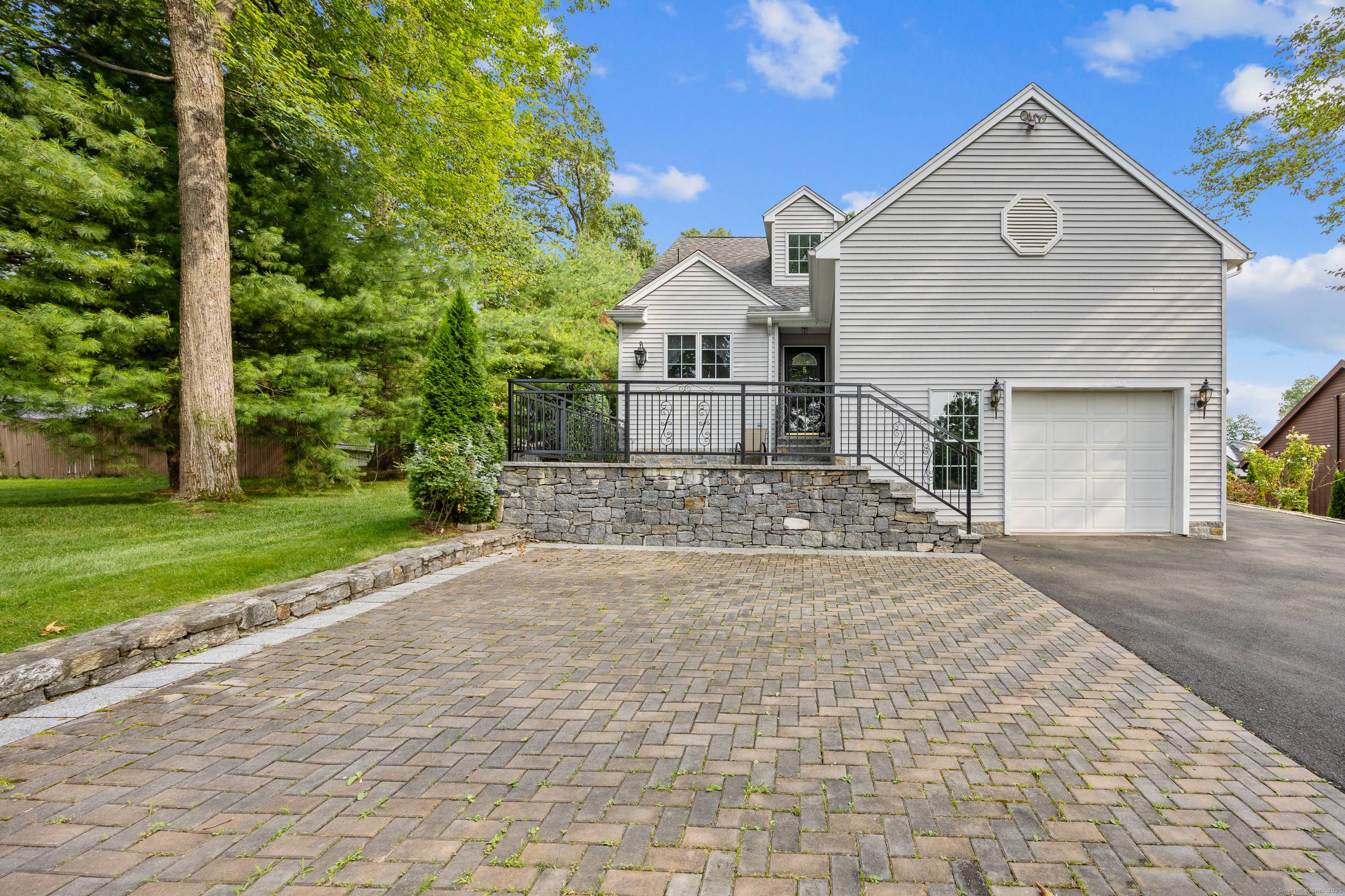 Where luxury outdoor living meets comfortable everyday life welcome to your forever home !