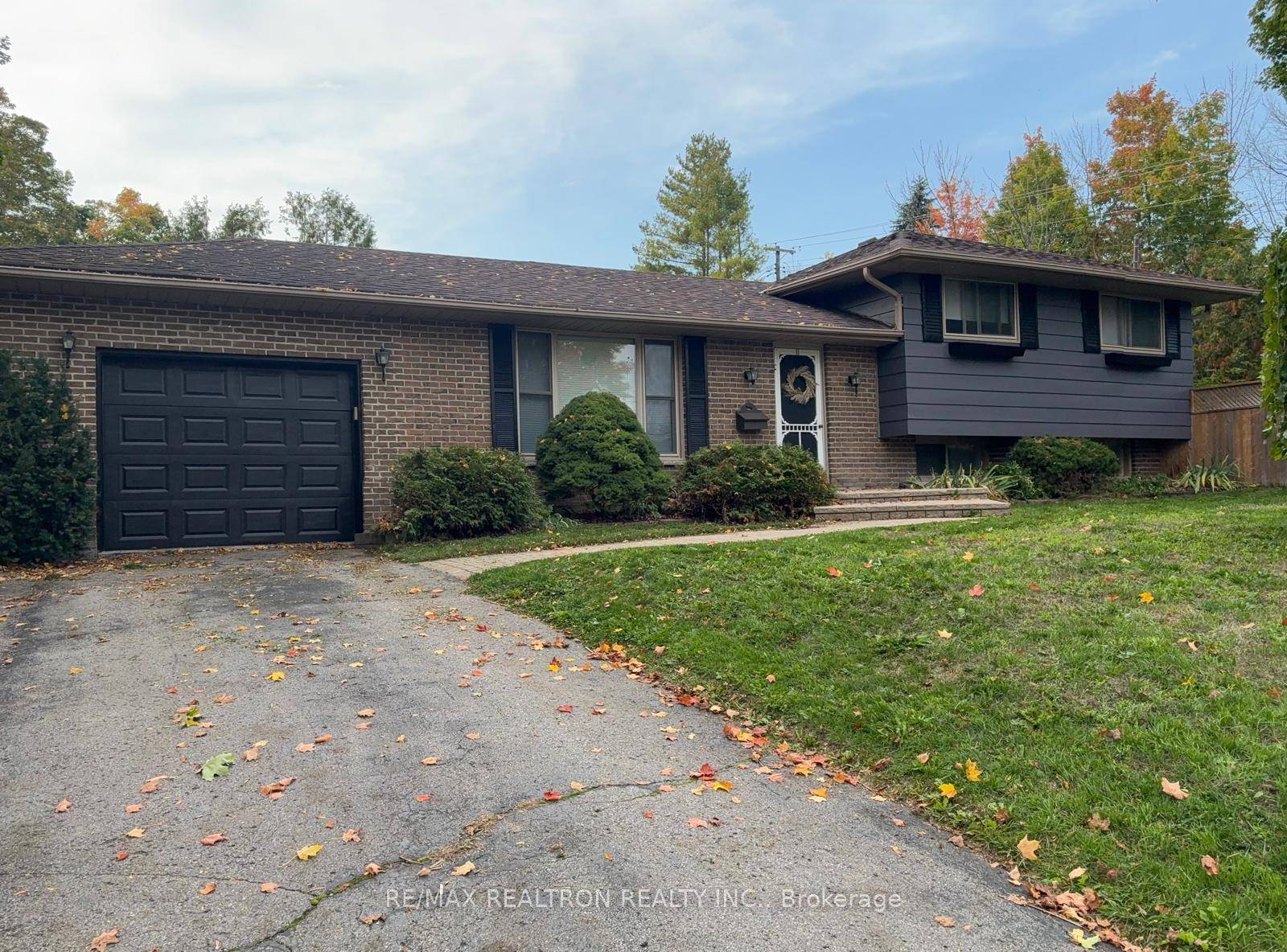 Attention Investors Walking distance to Trent University.