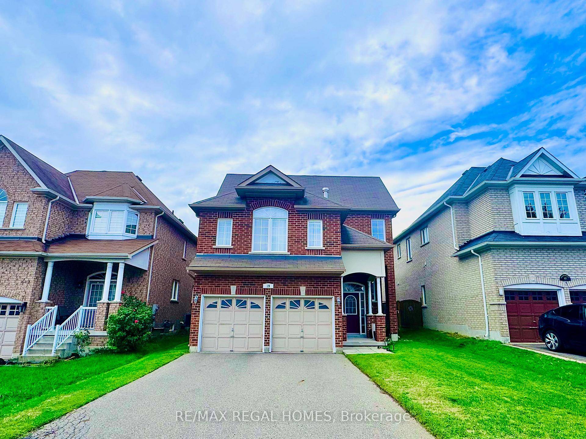 This beautifully maintained 4 bedroom, 3 bath Bradford Court Estates executive home is nestled on a quiet cul de sac in Blue Grass Meadows, one of Whitby's most sought after ...