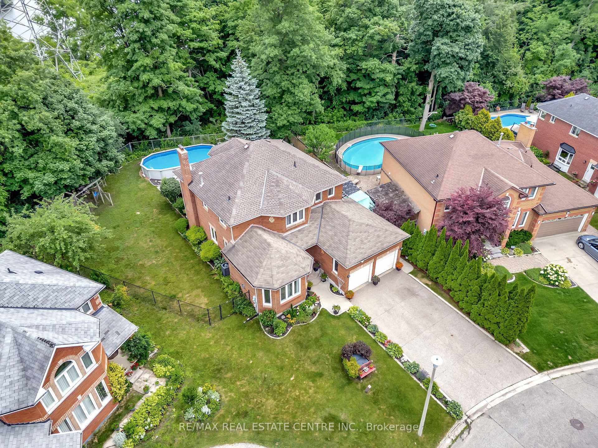 Remarks Public Welcome to 72 Hilborn Avenue a meticulously cared for, all brick home located in one of Cambridges most sought after communities.