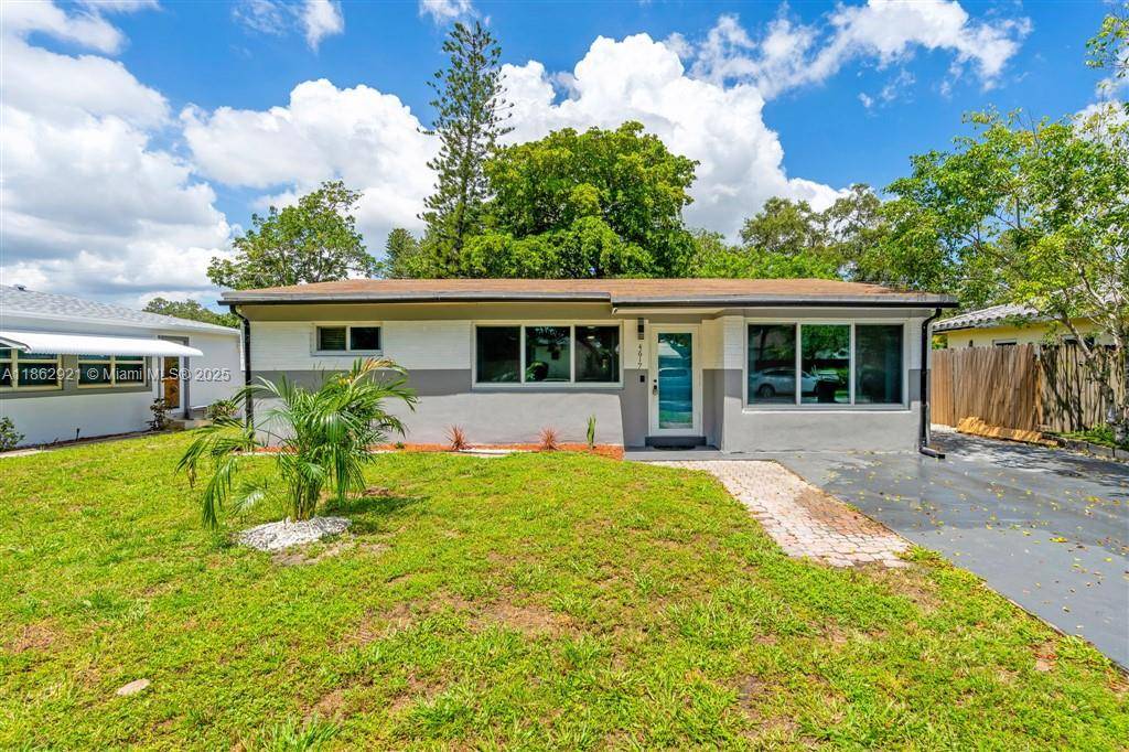 FULLY UPDATED 3 BEDROOM 2 BATH SINGLE FAMILY HOME MOVE IN READY !