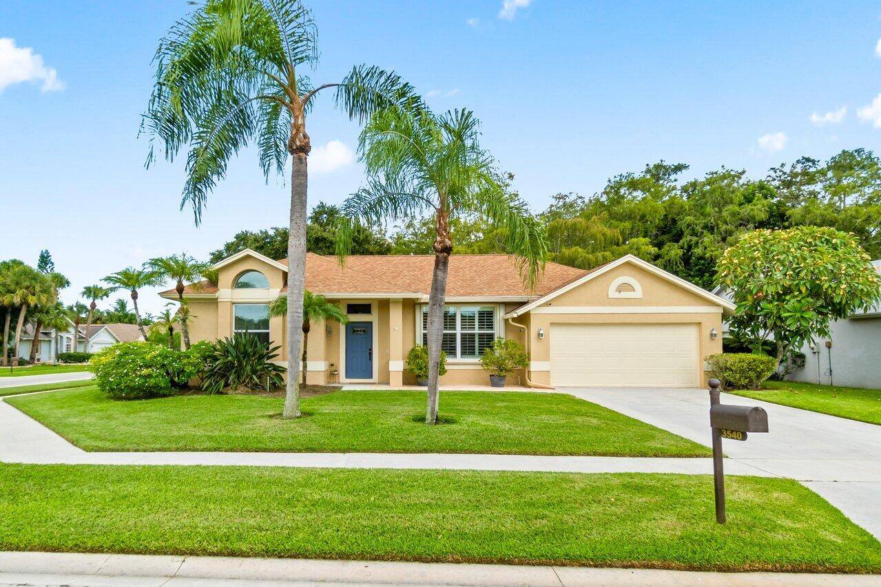 Welcome to Woods Walk a peaceful and well maintained community, located in the heart of Lake Worth, with a LOW HOA.