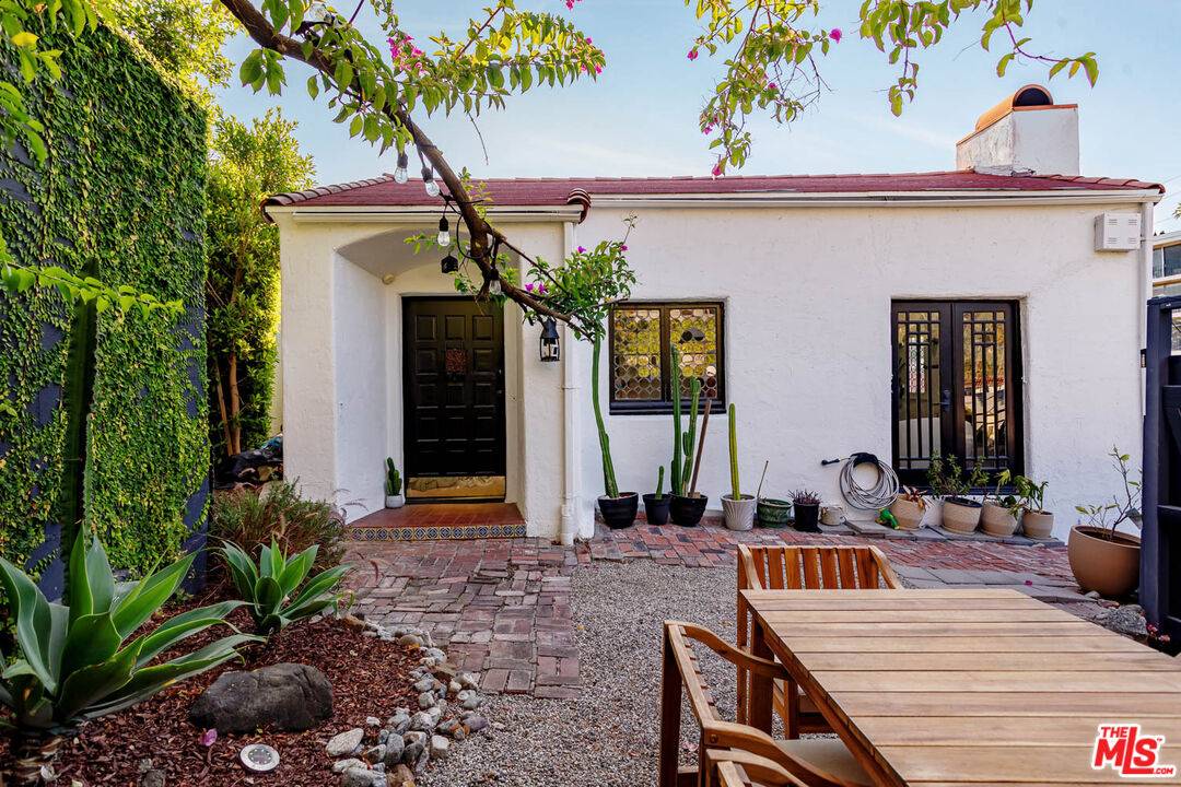 2251  N Cahuenga Blvd 2BR Hollywood Hills East La